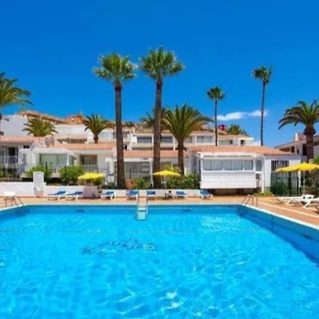 Las Americas Paradero Garden & Swimming Pool