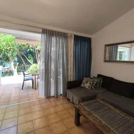 Las Americas Paradero Garden & Swimming Pool *